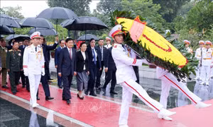 Tổng Bí thư, Chủ tịch nước Lào tưởng niệm các Anh hùng liệt sỹ