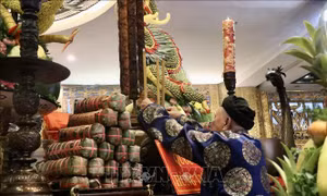 TP Hồ Chí Minh: Dâng bánh Tét lên Quốc tổ Hùng Vương và Đức Lễ Thành Hầu Nguyễn Hữu Cảnh