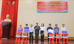 Bàn giao 145 căn nhà Đại đoàn kết cho hộ nghèo tại An Giang