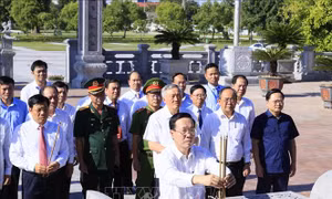 Chủ tịch nước dâng hương tại di tích Chiến thắng Xương Giang