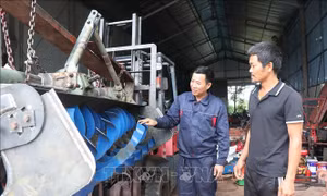Người nông dân đam mê sáng chế máy móc phục vụ nông nghiệp