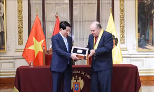 Chủ tịch nước Lương Cường hội kiến Thị trưởng Lima và nhận Chìa khoá biểu tượng thành phố