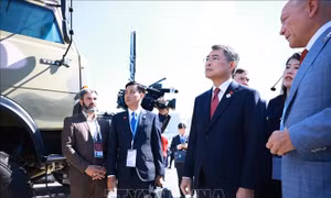 Thủ tướng Lê Minh Hưng tham quan Triển lãm tiềm năng kinh tế - xã hội Tatarstan
