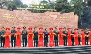 Khánh thành Bức phù điêu 'Bác Hồ nói chuyện với Đại đoàn quân Tiên Phong' tại Đền Hùng