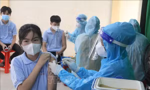 Theo dõi sức khoẻ của trẻ sau tiêm vaccine phòng COVID-19 như thế nào?