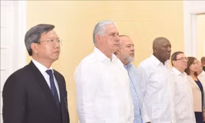 Chủ tịch Cuba viếng Tổng Bí thư Nguyễn Phú Trọng
