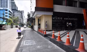 Thái Lan áp đặt các biện pháp phòng dịch cứng rắn nhất trong hơn một năm