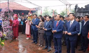 Dâng hương tưởng nhớ các vị khoa bảng tại Văn Miếu - Bắc Ninh