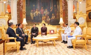 Chủ tịch Quốc hội Vương Đình Huệ hội kiến Nhà Vua Thái Lan Maha Vajiralongkorn