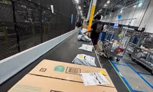 Amazon tối ưu hiệu quả giao hàng và kho vận bằng ứng dụng AI