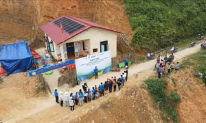 Đưa 'điện xanh' về điểm trường khó khăn ở huyện Pác Nặm