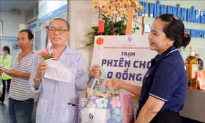 Phiên chợ 0 đồng, bữa cơm tất niên ấm lòng bệnh nhân ngày cuối năm​