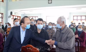 Thủ tướng Nguyễn Xuân Phúc thăm gia đình chính sách và hộ nghèo huyện Quế Sơn, tỉnh Quảng Nam