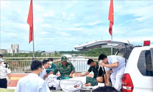 Hỗ trợ cấp cứu hai công dân Trung Quốc qua 'luồng xanh'