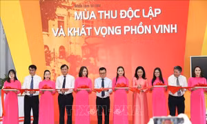 Khai mạc Triển lãm tư liệu 'Mùa Thu độc lập và Khát vọng phồn vinh'