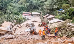Số nạn nhân tử vong trong thảm họa lở đất Philipines lên tới 92 người