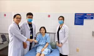 Cắt bỏ khối u 'quái' trong buồng trứng của nữ bệnh nhân