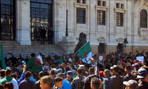 Phó Tổng thống Algeria tuyên bố chính phủ sẽ chuyển giao quyền lực 