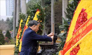 Lãnh đạo Đảng, Nhà nước và TP Hà Nội dâng hương tưởng niệm tại Nghĩa trang Mai Dịch Hà Nội