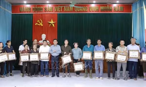 Vào cuộc quyết liệt, sớm ổn định đời sống, khôi phục hoạt động tại vùng lũ
