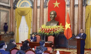 Hình ảnh những cán bộ y tế tận tâm, tận lực với công việc đã ghi sâu vào tâm trí của người Việt Nam