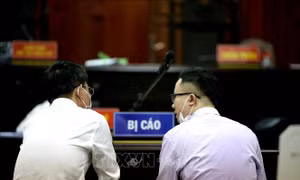 Hoãn phiên tòa xét xử phúc thẩm vụ án nguyên Phó Chánh án Quận 4 xâm phạm chỗ ở
