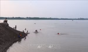 Hưng Yên: Phớt lờ cảnh báo tiềm ẩn nguy cơ đuối nước khi tắm sông
