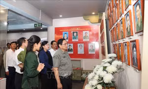 Thủ tướng Phạm Minh Chính tưởng niệm các liệt sĩ thanh niên xung phong Đại đội 915