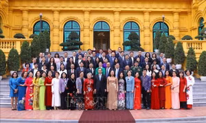 Phó Chủ tịch nước Võ Thị Ánh Xuân gặp mặt những tấm lòng vàng năm 2022
