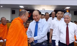  Thủ tướng gặp mặt đại biểu tiêu biểu dân tộc Khmer nhân dịp Tết cổ truyền Chôl Chnăm Thmây