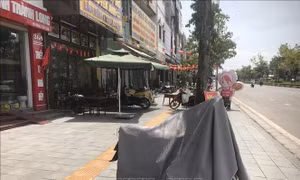 Người dân vất vả mưu sinh những ngày nắng nóng