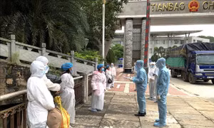 Hà Giang: Tiếp nhận, cách ly y tế 10 người dân do Trung Quốc trao trả