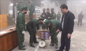 Khen thưởng thành tích phá chuyên án vận chuyển trái phép hơn 1 tấn pháo hoa nổ