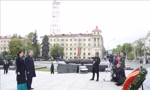 Tổng Bí thư Tô Lâm đặt hoa tại Tượng đài Chiến thắng ở thủ đô của Belarus
