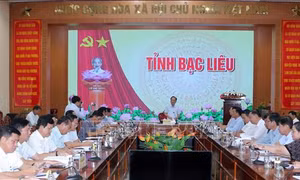 Công bố tình huống khẩn cấp sạt lở bờ sông tại thị xã Giá Rai