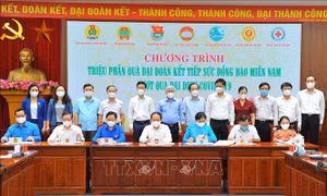 Để 'Triệu phần quà Đại đoàn kết' kịp thời đến tay đồng bào miền Nam