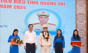 Trao giải thưởng 'Gương mặt trẻ tiêu biểu tỉnh Quảng Trị'