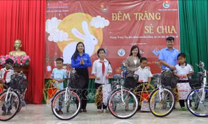 Gần 6 triệu trẻ em được trao quà dịp Tết Trung thu