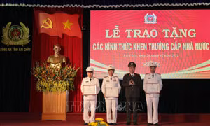 Trao tặng Huân chương Bảo vệ Tổ quốc cho một số tập thể, cá nhân ​