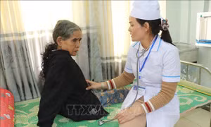 70 năm Ngày Thầy thuốc Việt Nam: Tận tụy, tâm huyết vì đồng bào Ca Dong