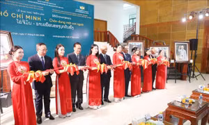 Triển lãm 'Hồ Chí Minh - Chân dung một con người' tại Lào