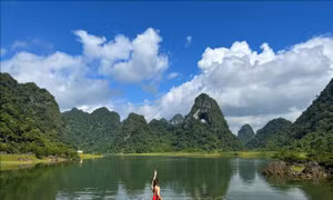 Danh lam thắng cảnh Mắt Thần núi ở Cao Bằng