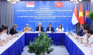 Thủ tướng Phạm Minh Chính và Thủ tướng Lý Hiển Long gặp gỡ sinh viên ĐHQG Hà Nội
