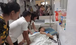 Hỗ trợ hơn 2 tỉ đồng chia sẻ với cô giáo phải cắt 1 chân sau khi cứu học sinh