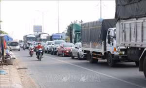 Ùn ứ giao thông trên cầu Rạch Miễu
