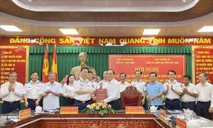 Cảnh sát biển đồng hành cùng ngư dân Trà Vinh