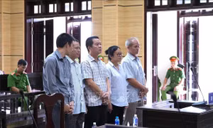 Xét xử cựu cán bộ công an, viện kiểm sát bỏ lọt tội phạm