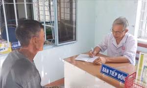 Y tế biển đảo - Bài 1: Niềm tin của quân - dân nơi 'đầu sóng ngọn gió'