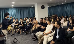 Ấm áp đêm nhạc quyên góp và gắn kết cộng đồng tại Singapore