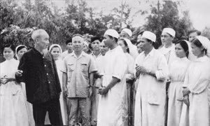 68 năm Thầy thuốc Việt Nam thực hiện lời Bác dạy 'Lương y phải như từ mẫu'